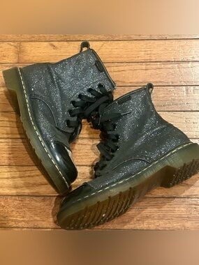 Dr Doc Martens Boots Womens 8 Farrah 1460 Classic Combat Punk Sequin Casual